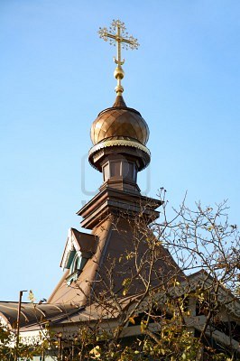 3955331-cupola-della-chiesa-sul-territorio-del-giardino-botanico-del-ucraino-accademia-delle-scienze-vista-k
