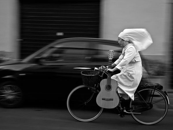 Suora_bicicletta