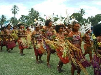 3485838-Madang_students_of_DWU_in_traditional_costumes
